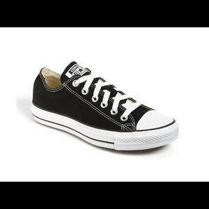 Converse Chuck Taylor Low Too Sneaker in Black